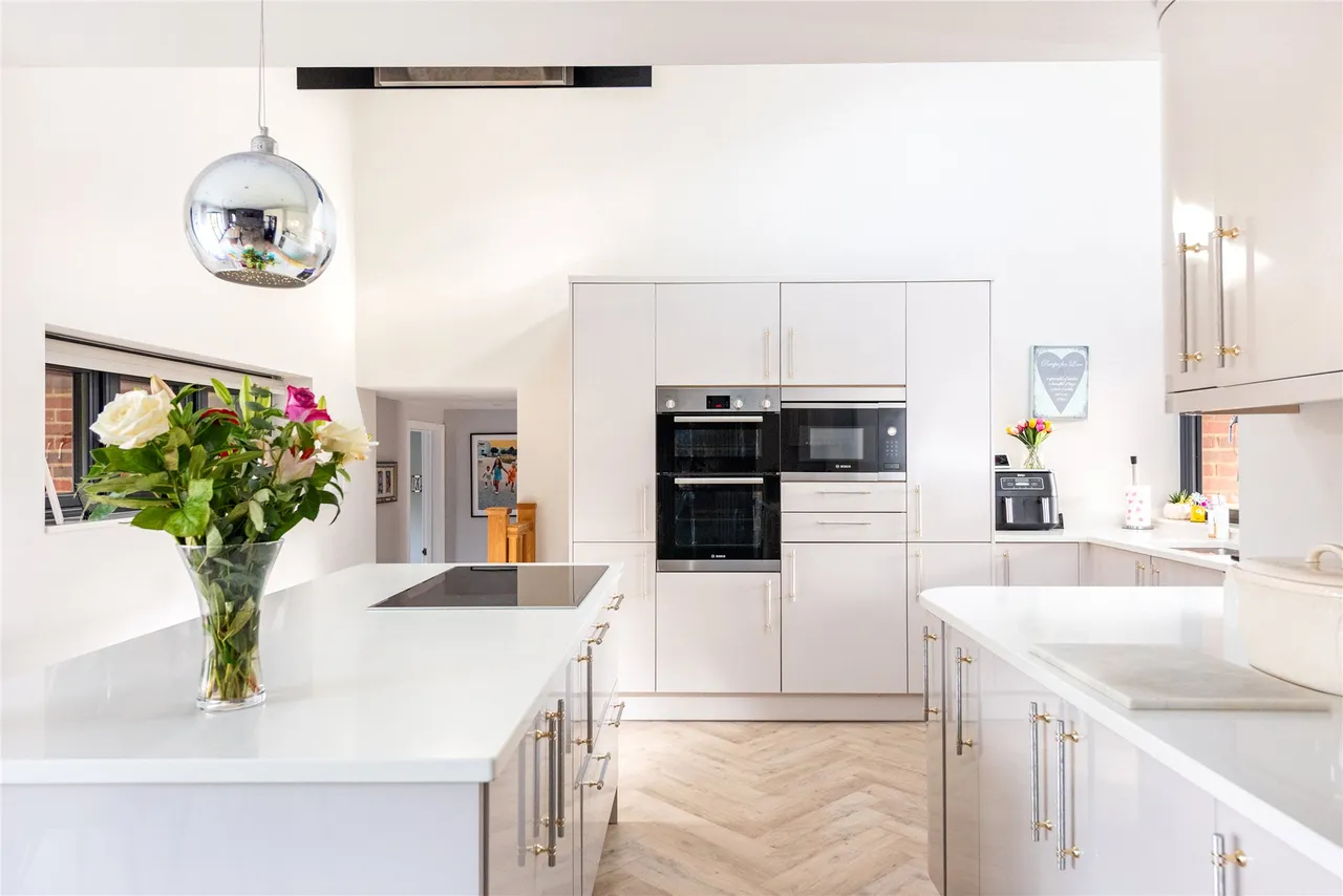 Morton Close, North Marston, MK18, photo 9