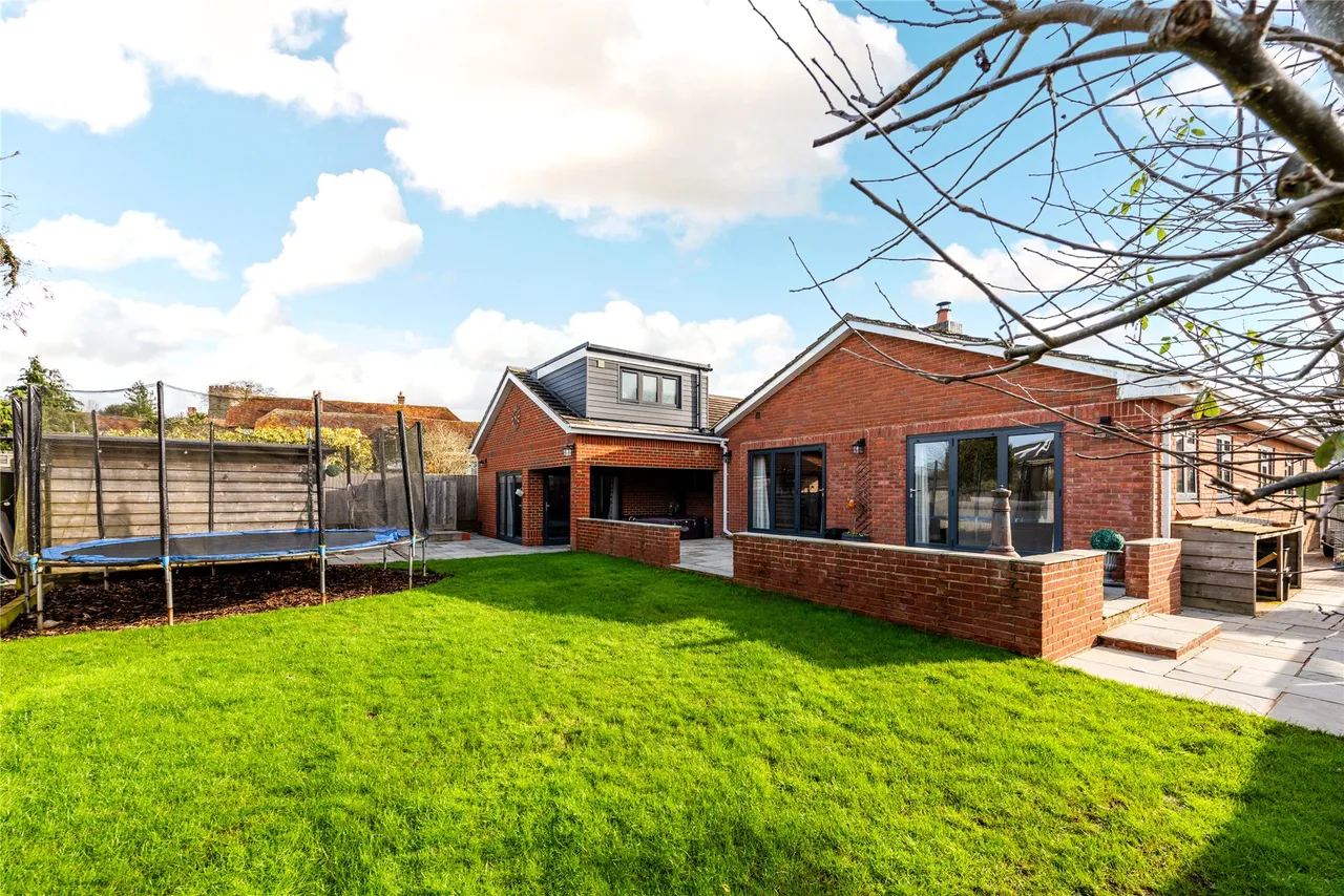 Morton Close, North Marston, MK18, photo 3