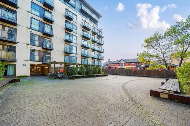 High Street, Slough, SL1, photo 8