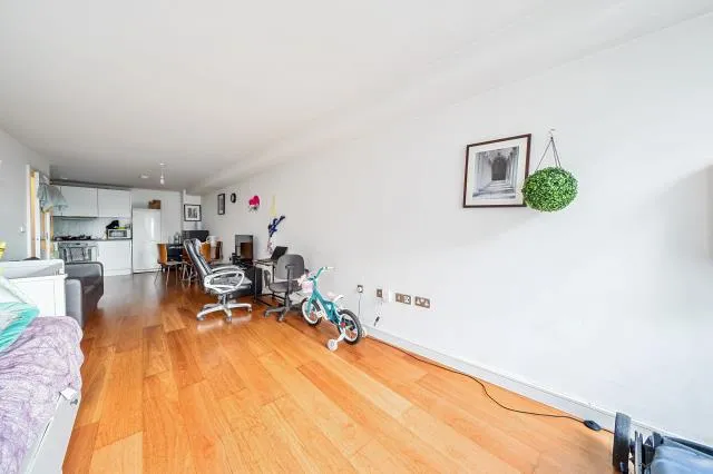 High Street, Slough, SL1, photo 5