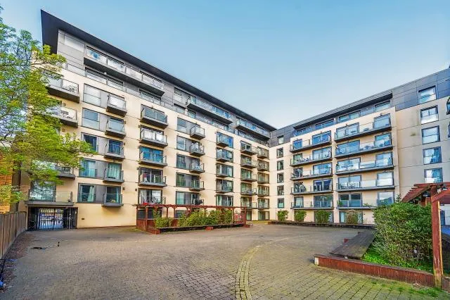 High Street, Slough, SL1, photo 10