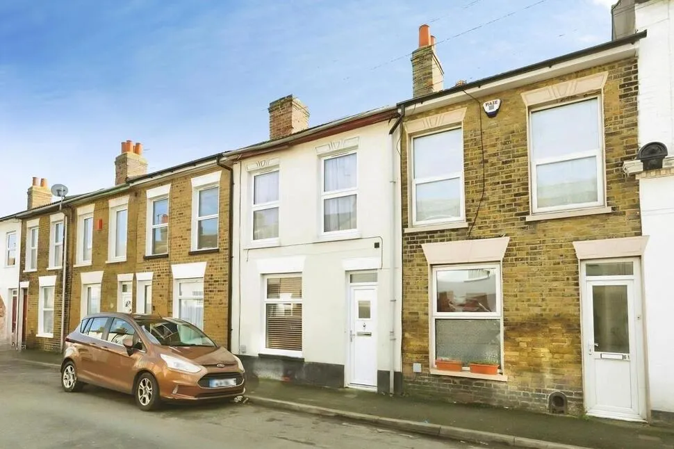 3 bed house for sale — Alma Street, Sheerness, ME12