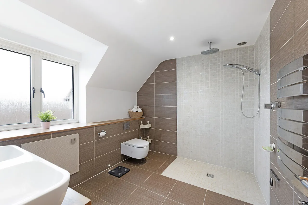Kestrel Court, Needingworth, PE27, photo 13