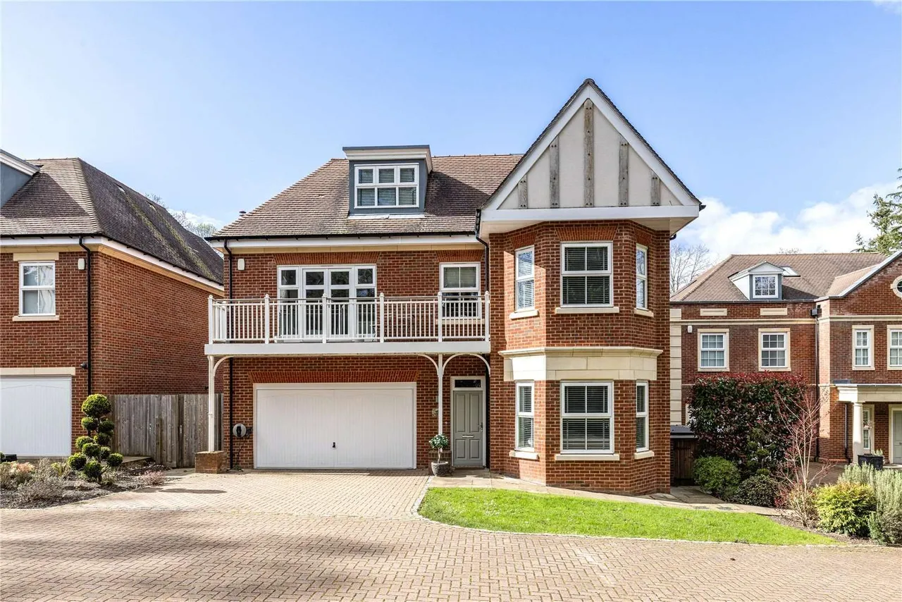 5 bed house to rent — Sunningdale Heights, Sunningdale, Ascot, Berkshire, SL5 0BF