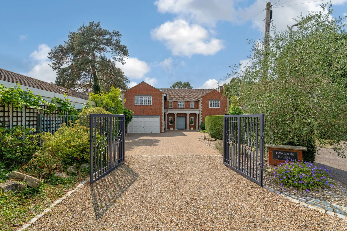 6 bed house for sale, Woodland Glade Farnham Common, SL2