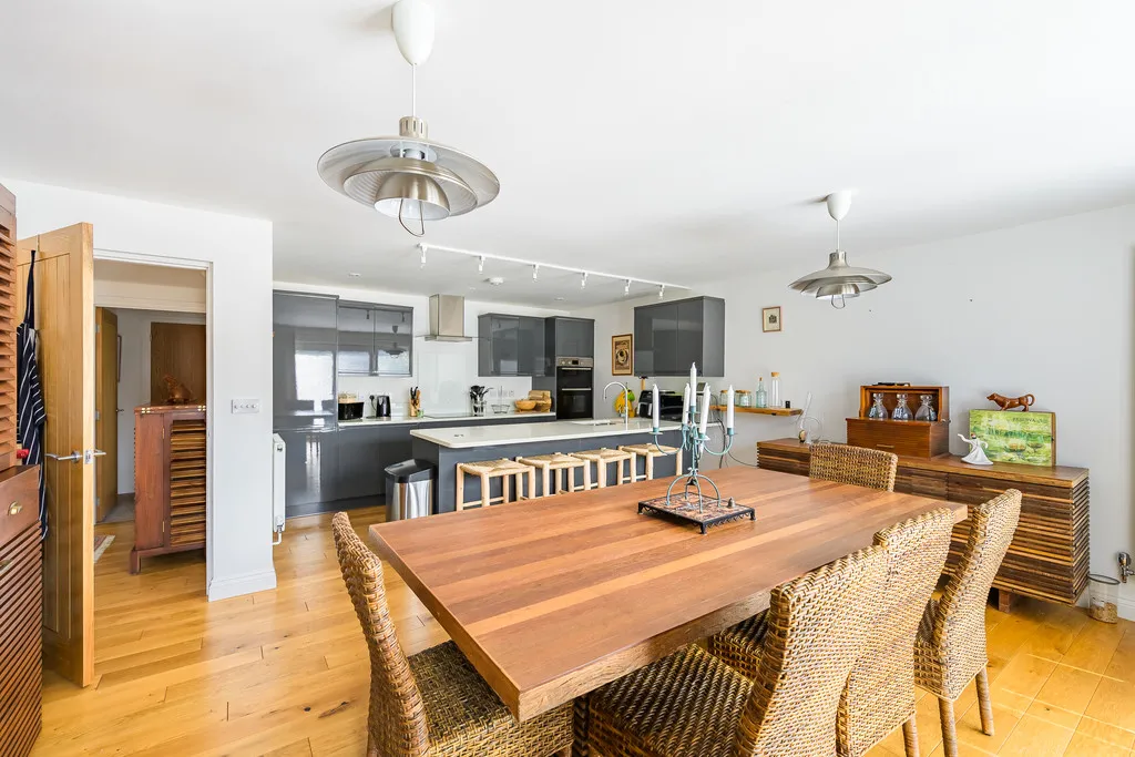 Stafford Road, Newport, photo 9