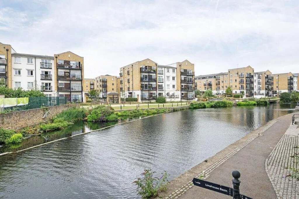 2 bed flat for sale — Candle Street, London, E1