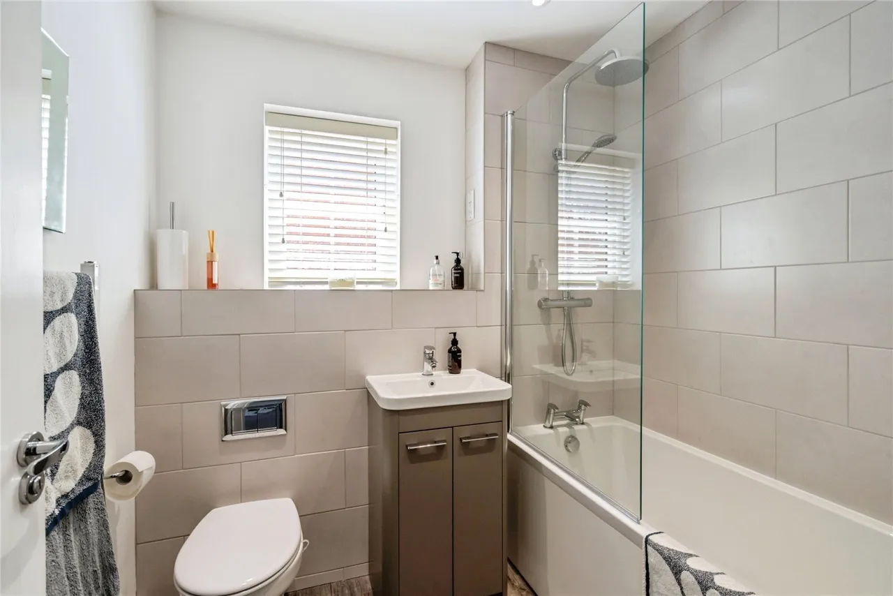 Vespasian Close, Westhampnett, PO18, photo 9