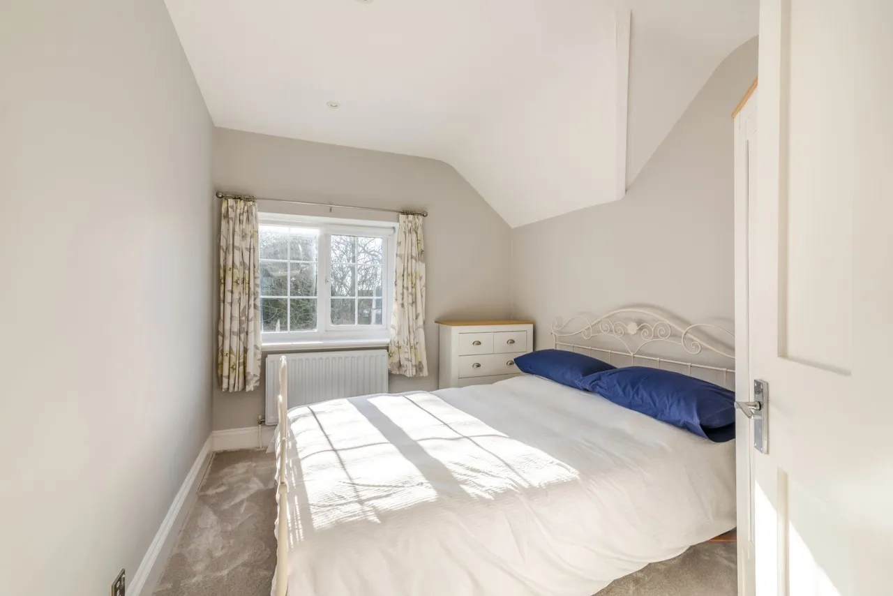 Tangmere Road, Tangmere, West Sussex, PO20 2HW, photo 10
