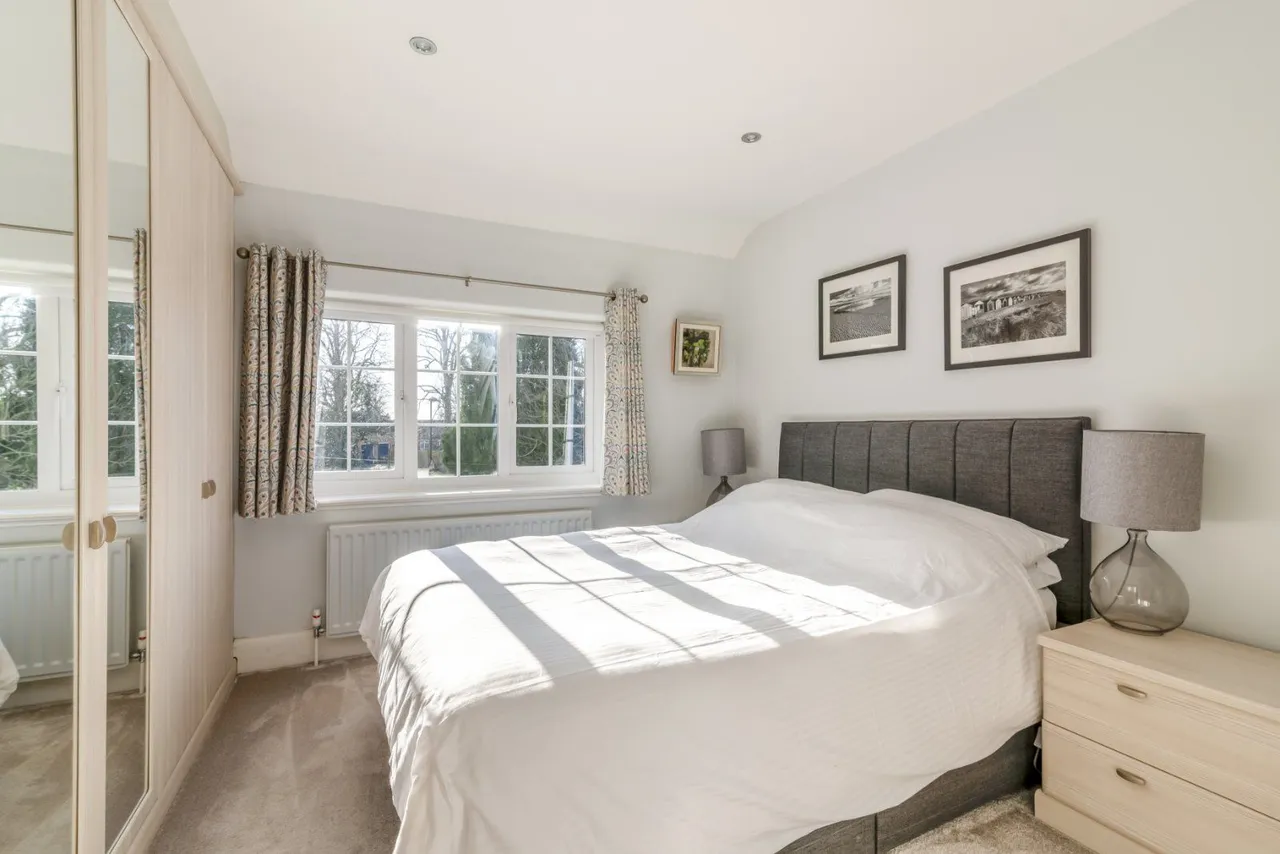 Tangmere Road, Tangmere, West Sussex, PO20 2HW, photo 9