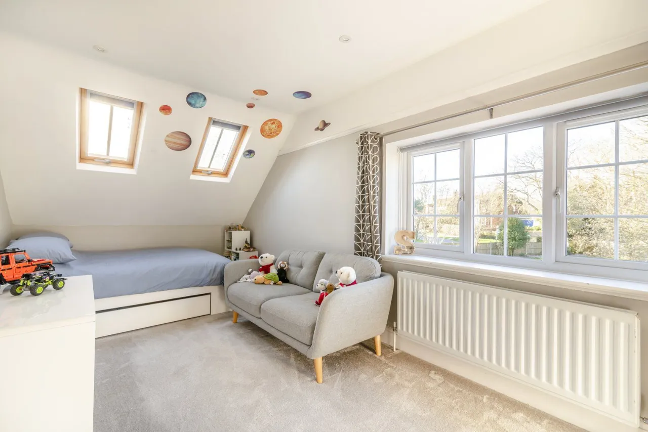 Tangmere Road, Tangmere, West Sussex, PO20 2HW, photo 11