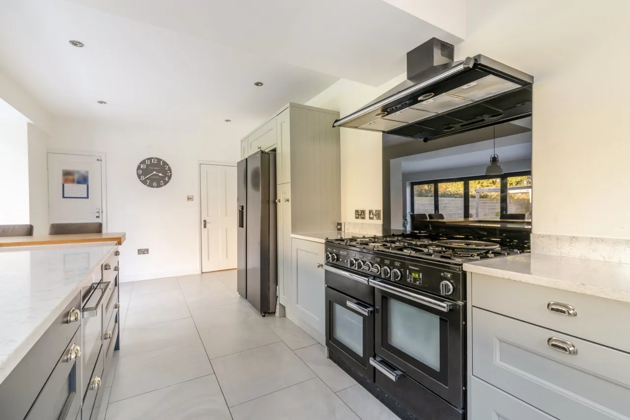 Tangmere Road, Tangmere, West Sussex, PO20 2HW, photo 4
