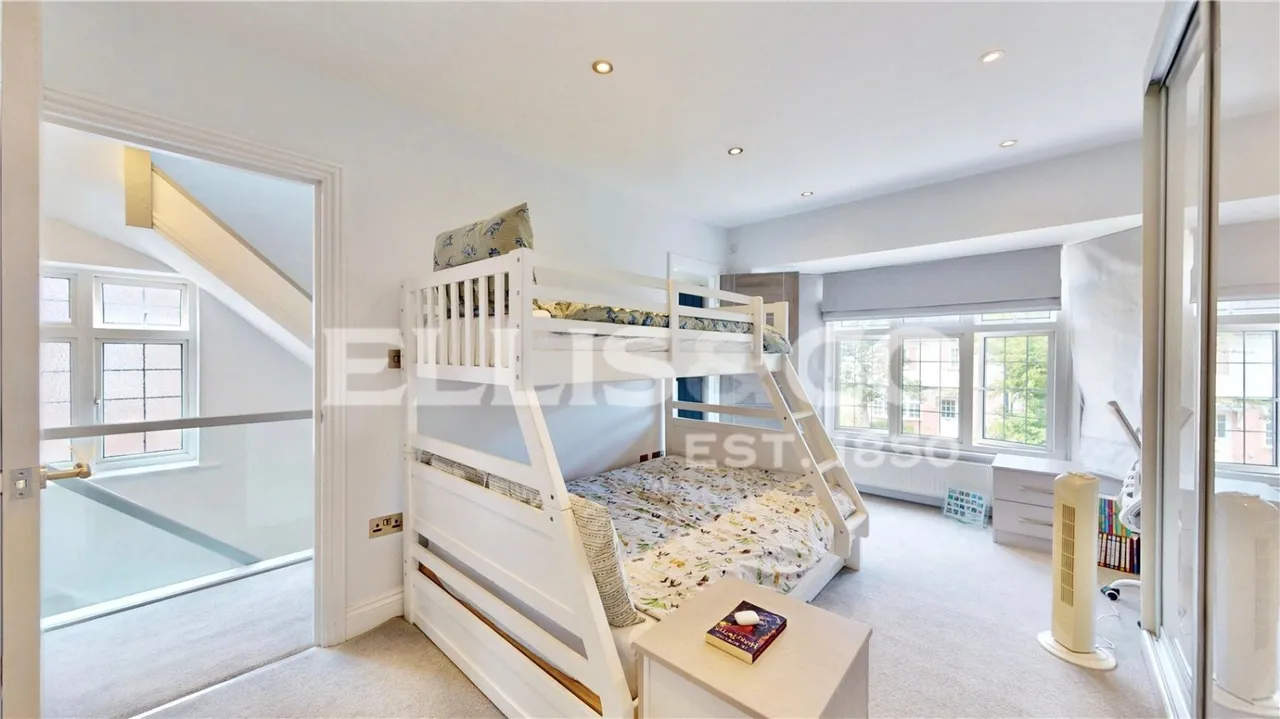 Elm Avenue, Eastcote, HA4, photo 13
