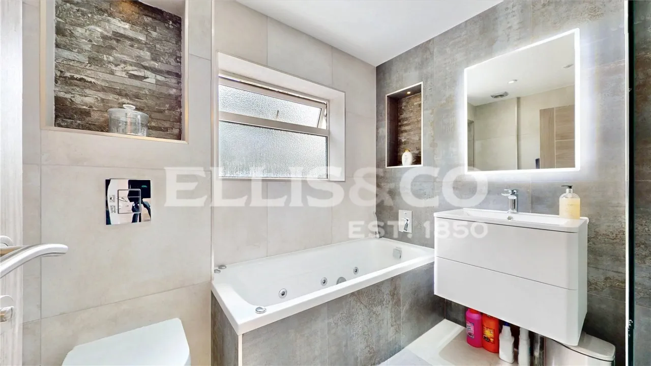 Elm Avenue, Eastcote, HA4, photo 12