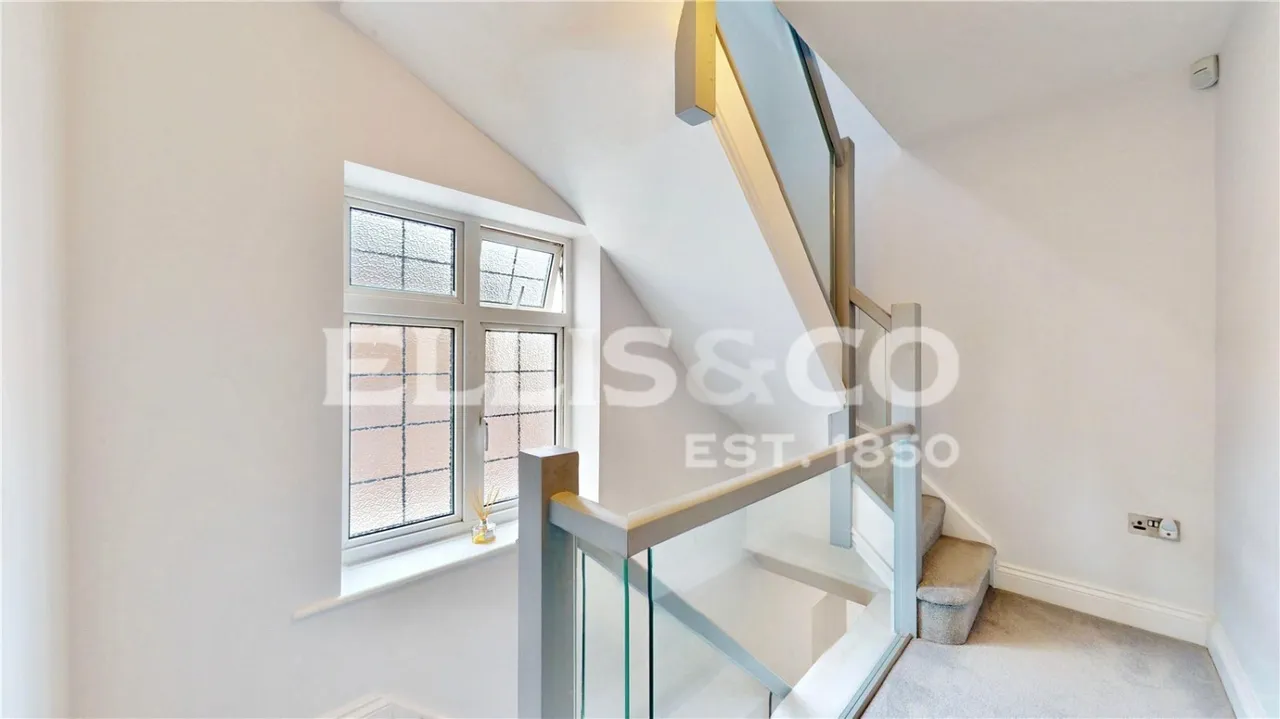 Elm Avenue, Eastcote, HA4, photo 10