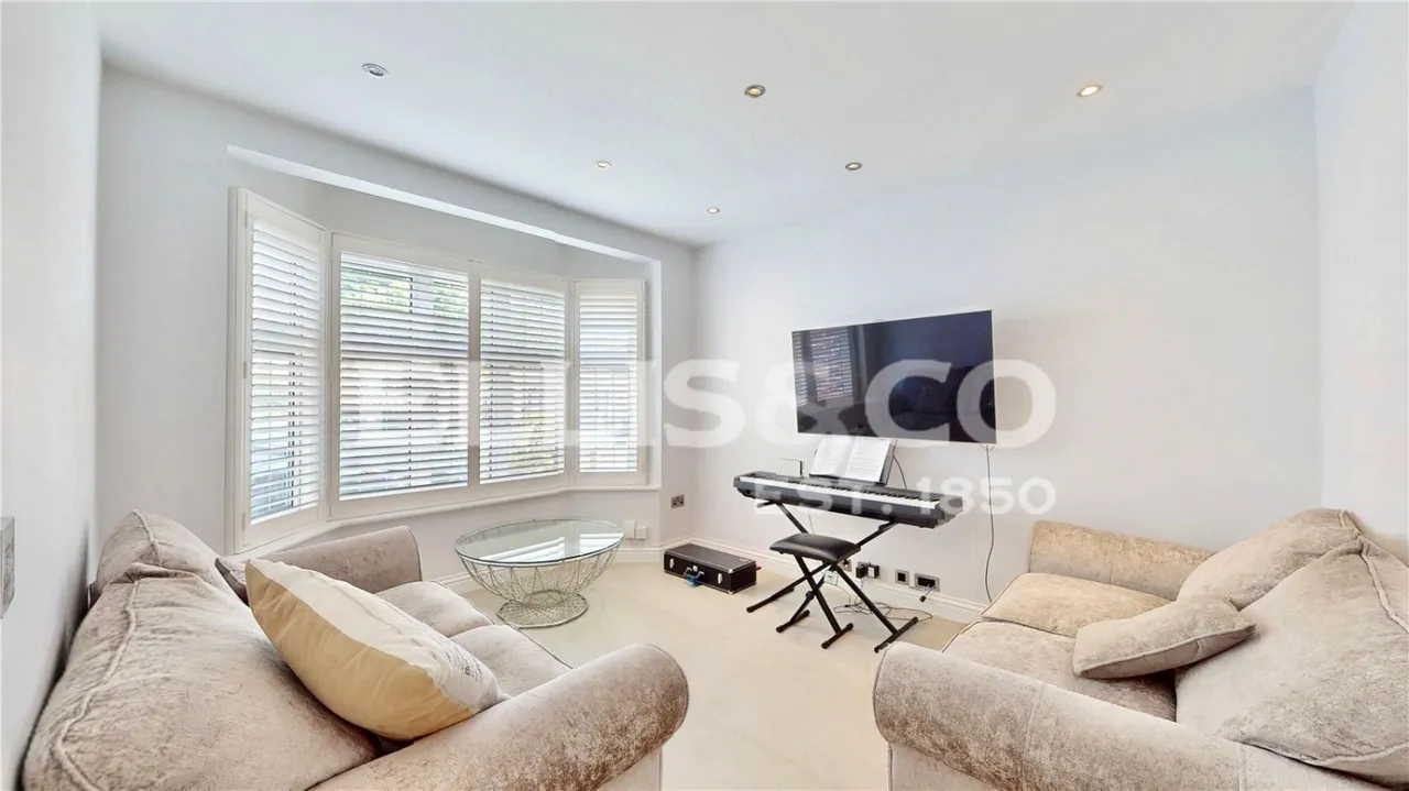 Elm Avenue, Eastcote, HA4, photo 3