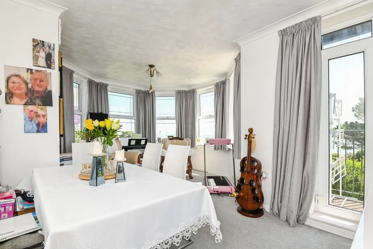 2 bed flat for sale — Marine Parade West, Clacton-on-Sea, Essex, CO15