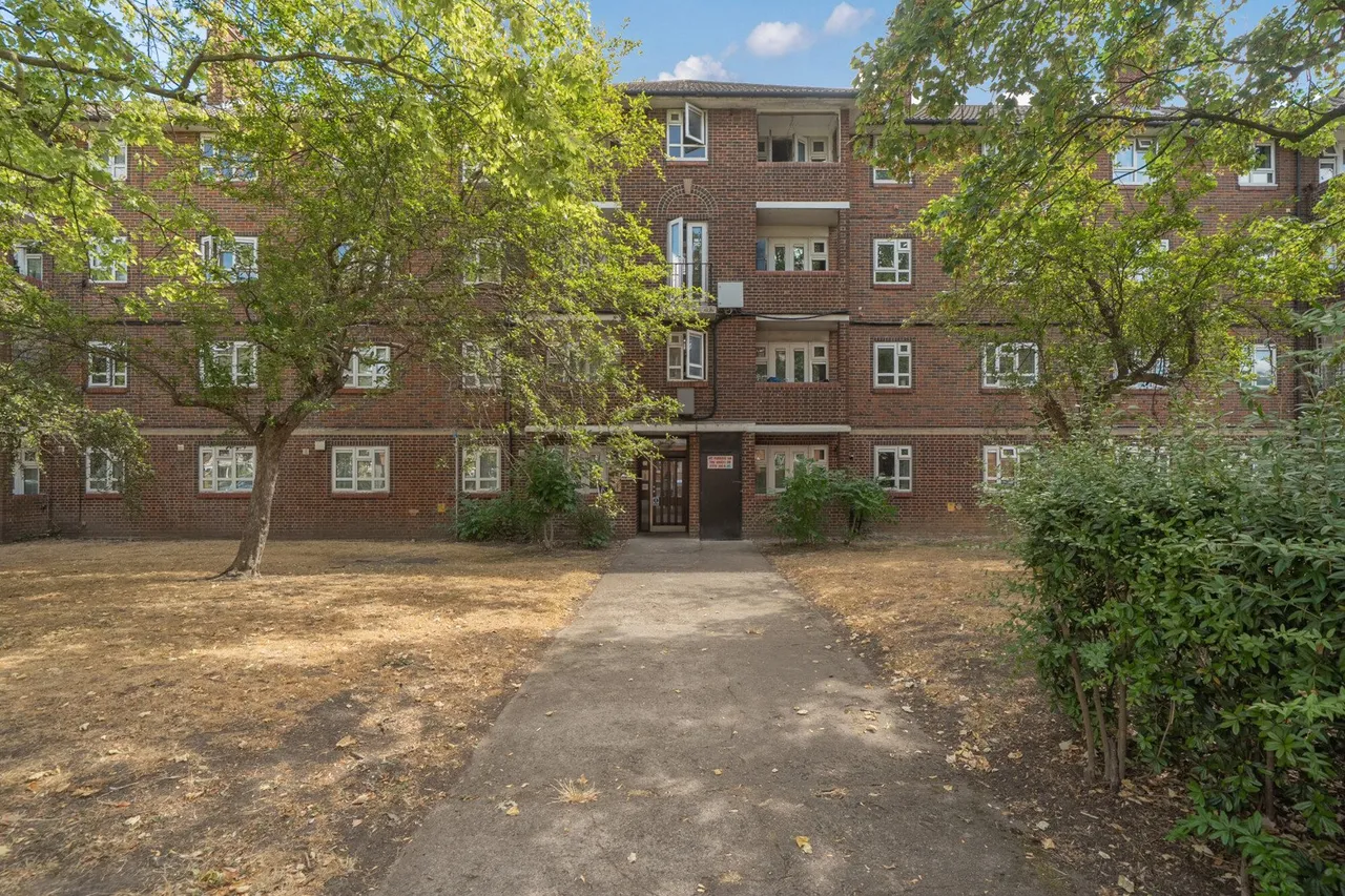 Ravens Way, SE12, photo 2