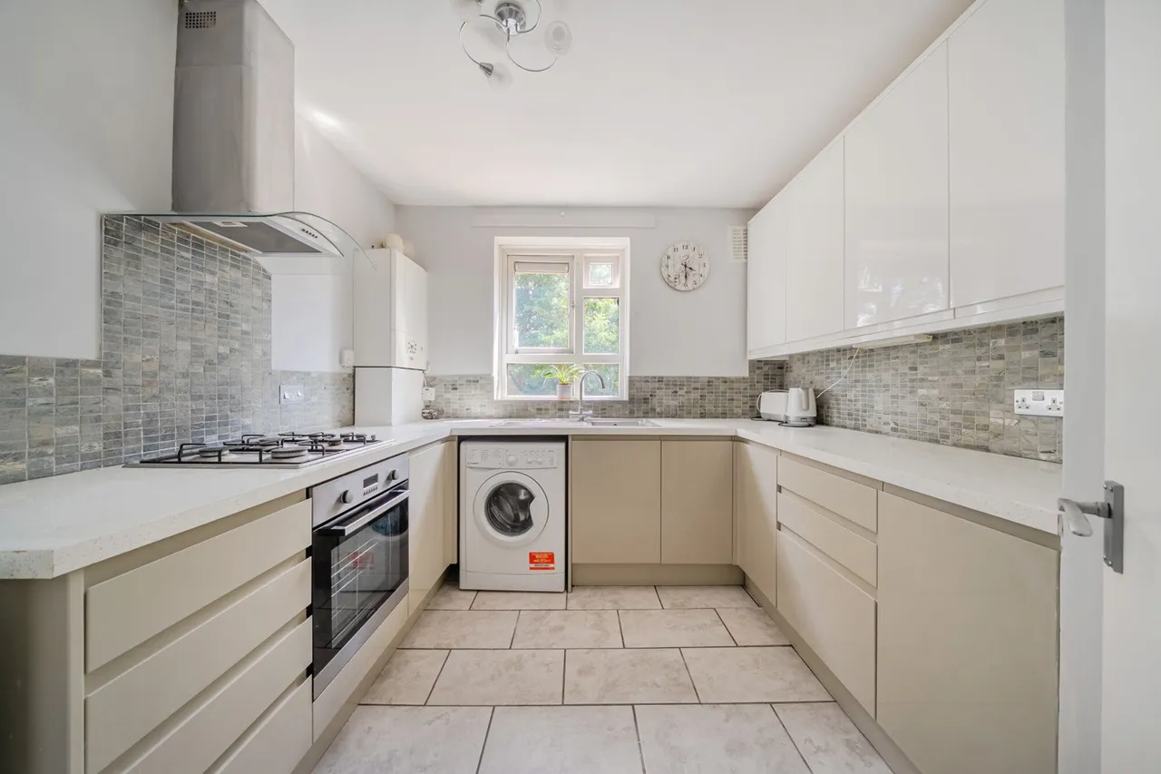 Ravens Way, SE12, photo 3
