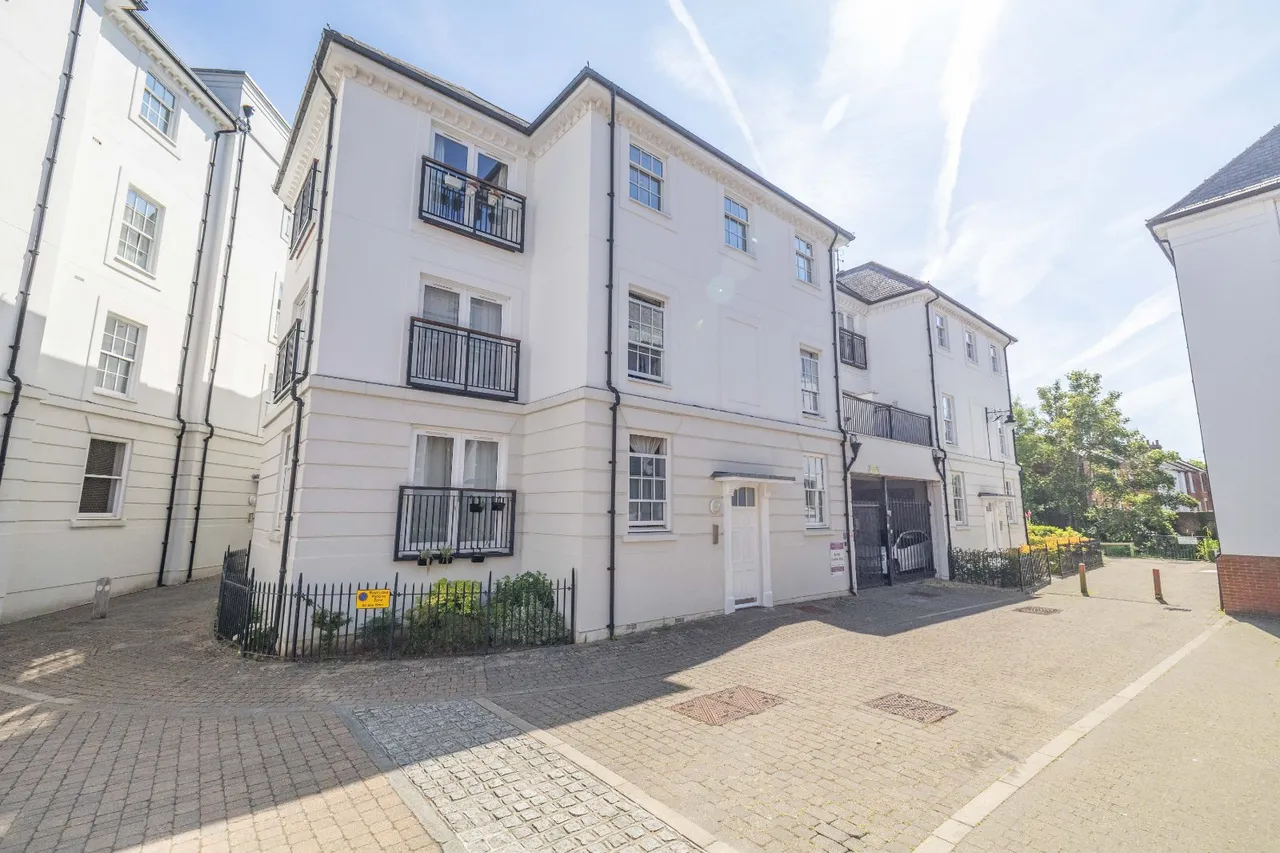 2 bed flat for sale, Old Watling Street, Canterbury, CT1