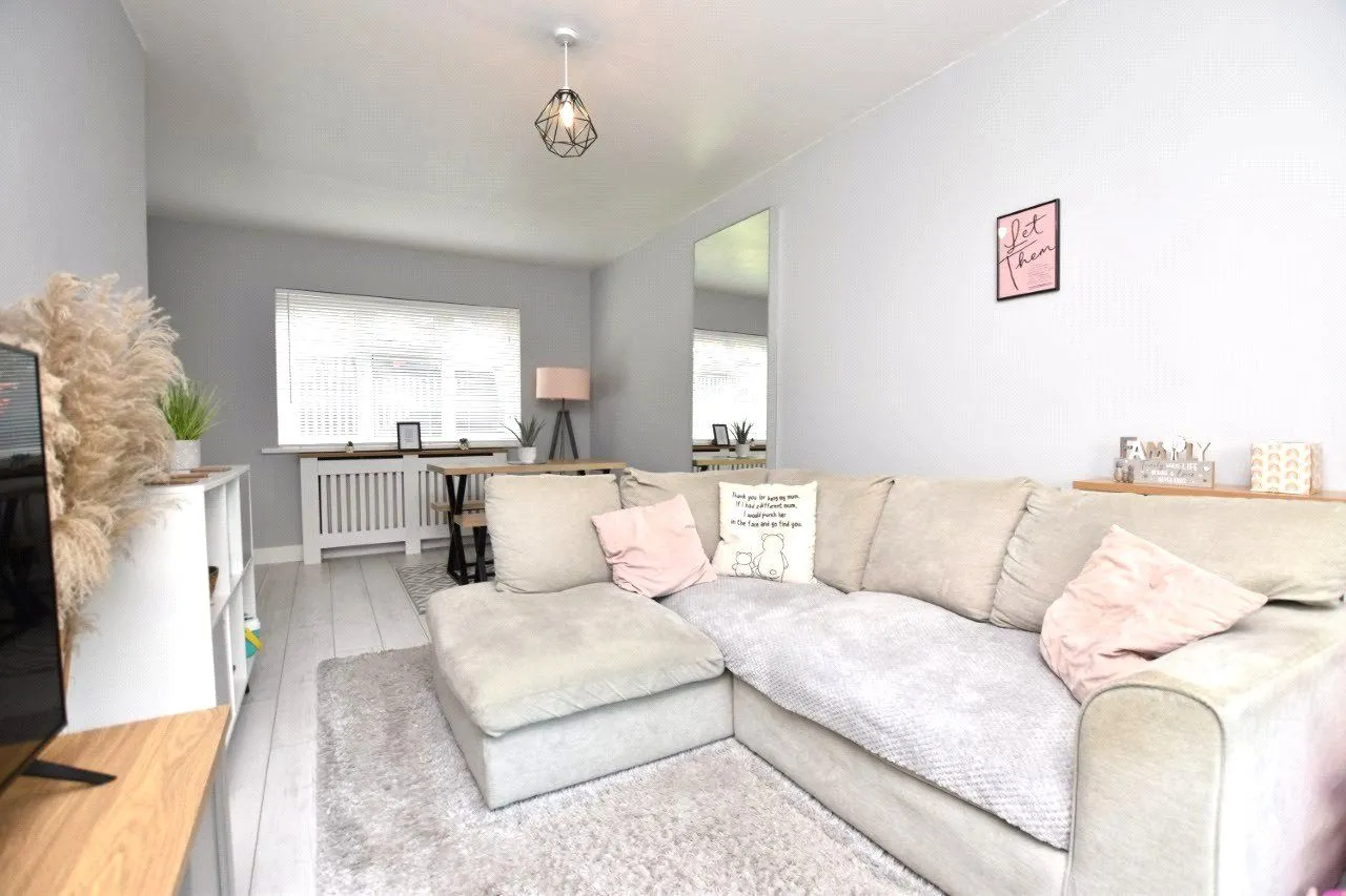 Chandler Close, Birstall, WF17, photo 3