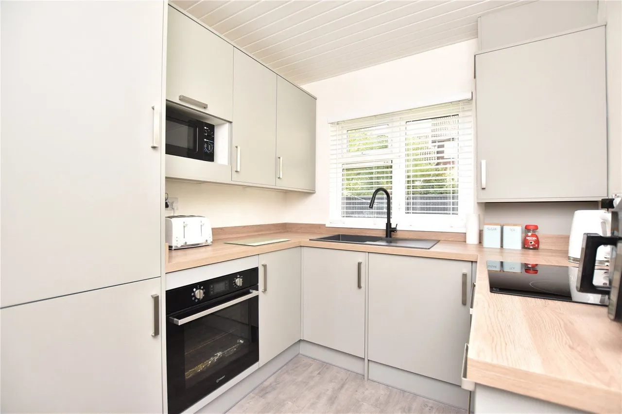 Chandler Close, Birstall, WF17, photo 4