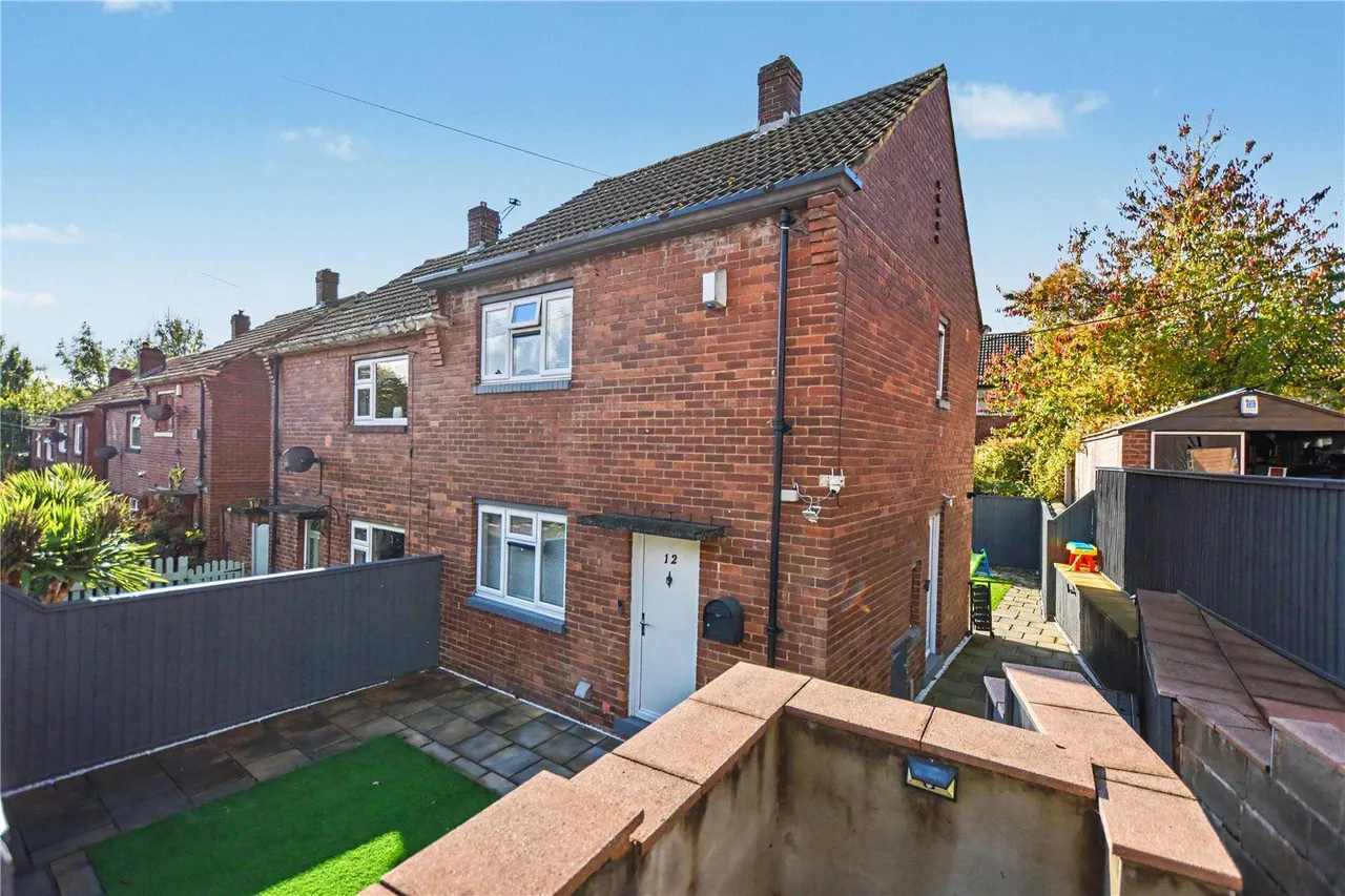 2 bed house for sale, Chandler Close, Birstall, WF17
