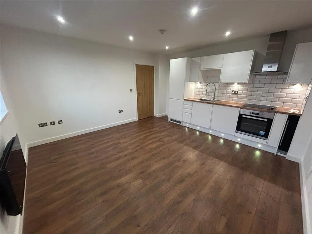 Carlton Square, Carlton, NG4, photo 2