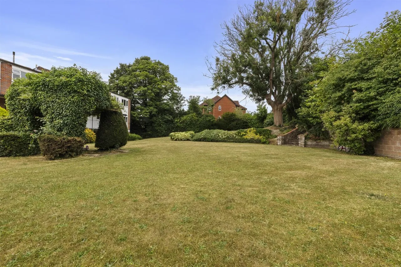 Amersham Hill, High Wycombe, HP13, photo 10