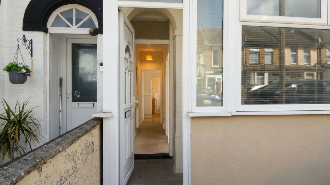 Milton Road, Gillingham, ME7 5LW, photo 2