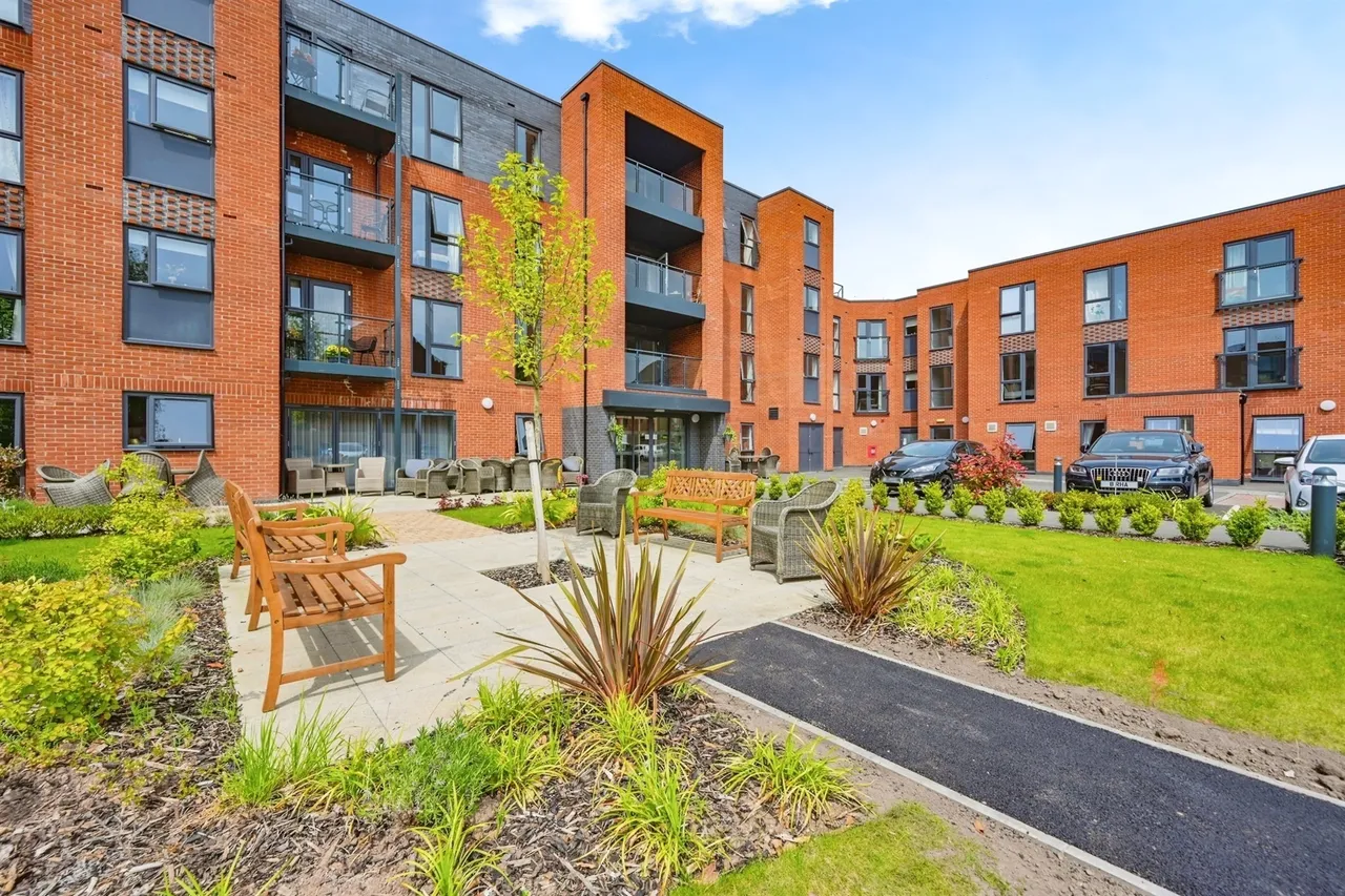 2 bed flat for sale — Rotten Row, Lichfield