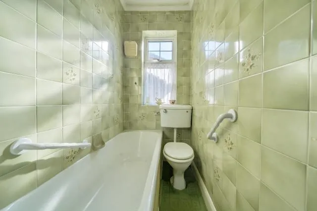 Broadway Road, Lightwater, GU18, photo 8