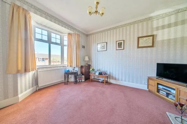 Broadway Road, Lightwater, GU18, photo 11