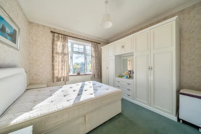 Broadway Road, Lightwater, GU18, photo 14