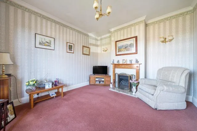 Broadway Road, Lightwater, GU18, photo 4