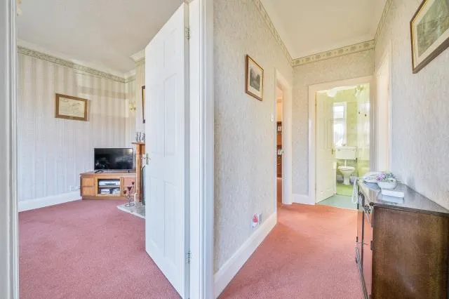 Broadway Road, Lightwater, GU18, photo 9