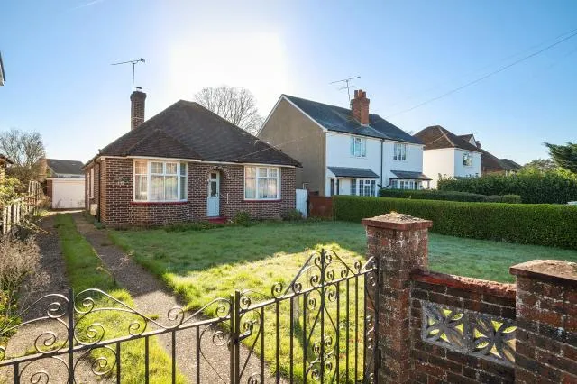 3 bed house for sale, Broadway Road, Lightwater, GU18