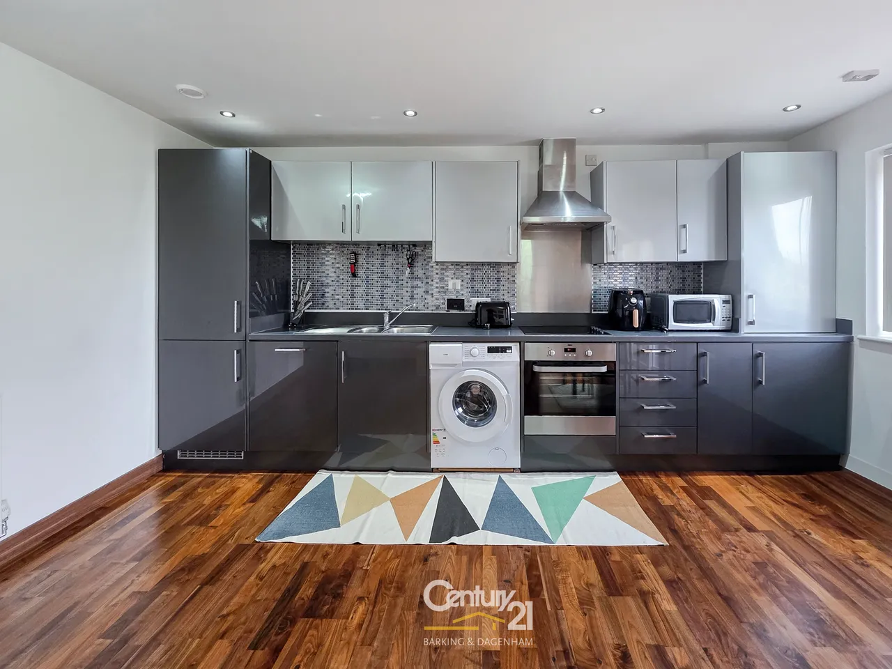 2 bed property for sale, Coxfarm Court, Hornchurch