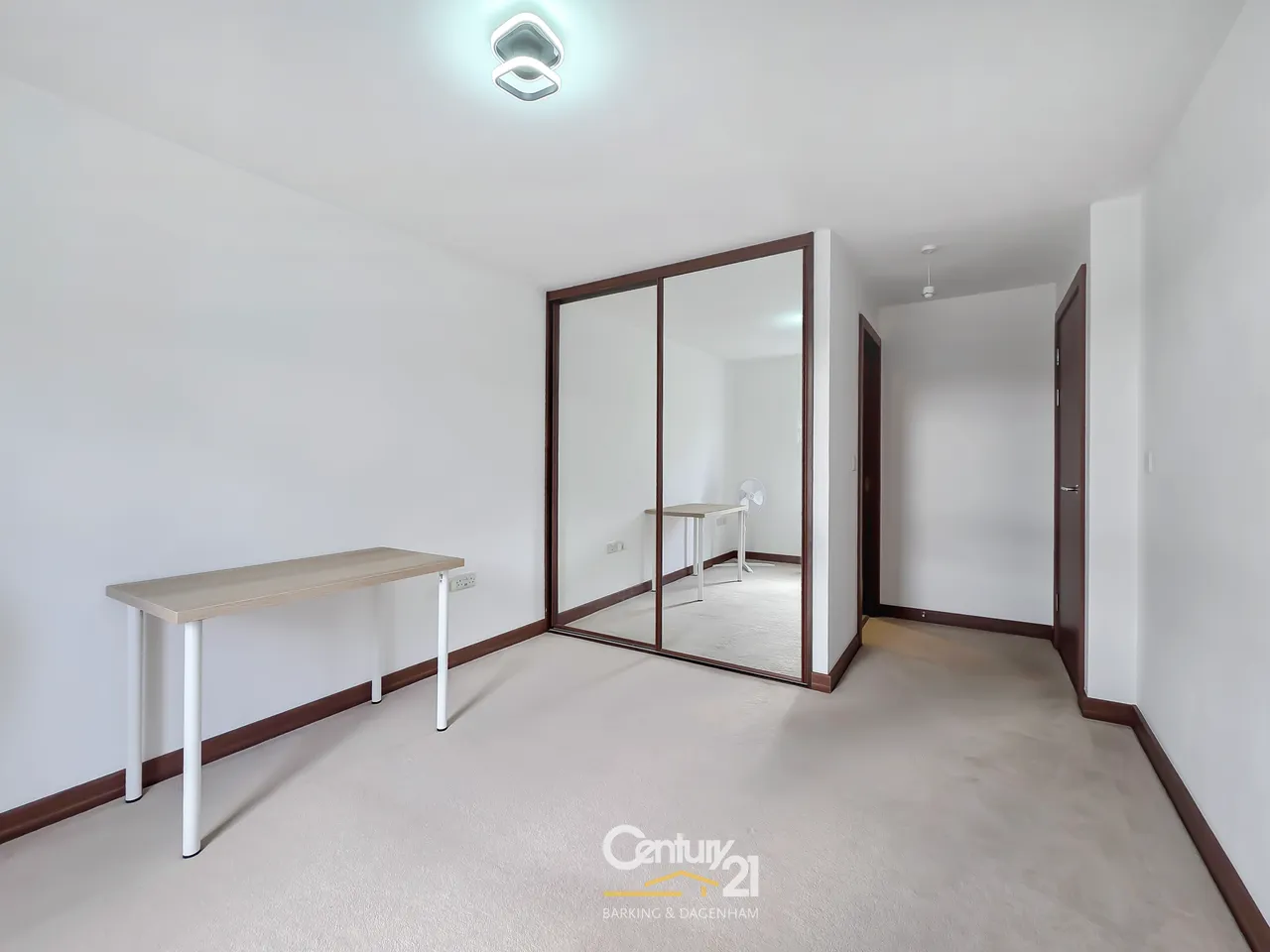 Coxfarm Court, Hornchurch, photo 7