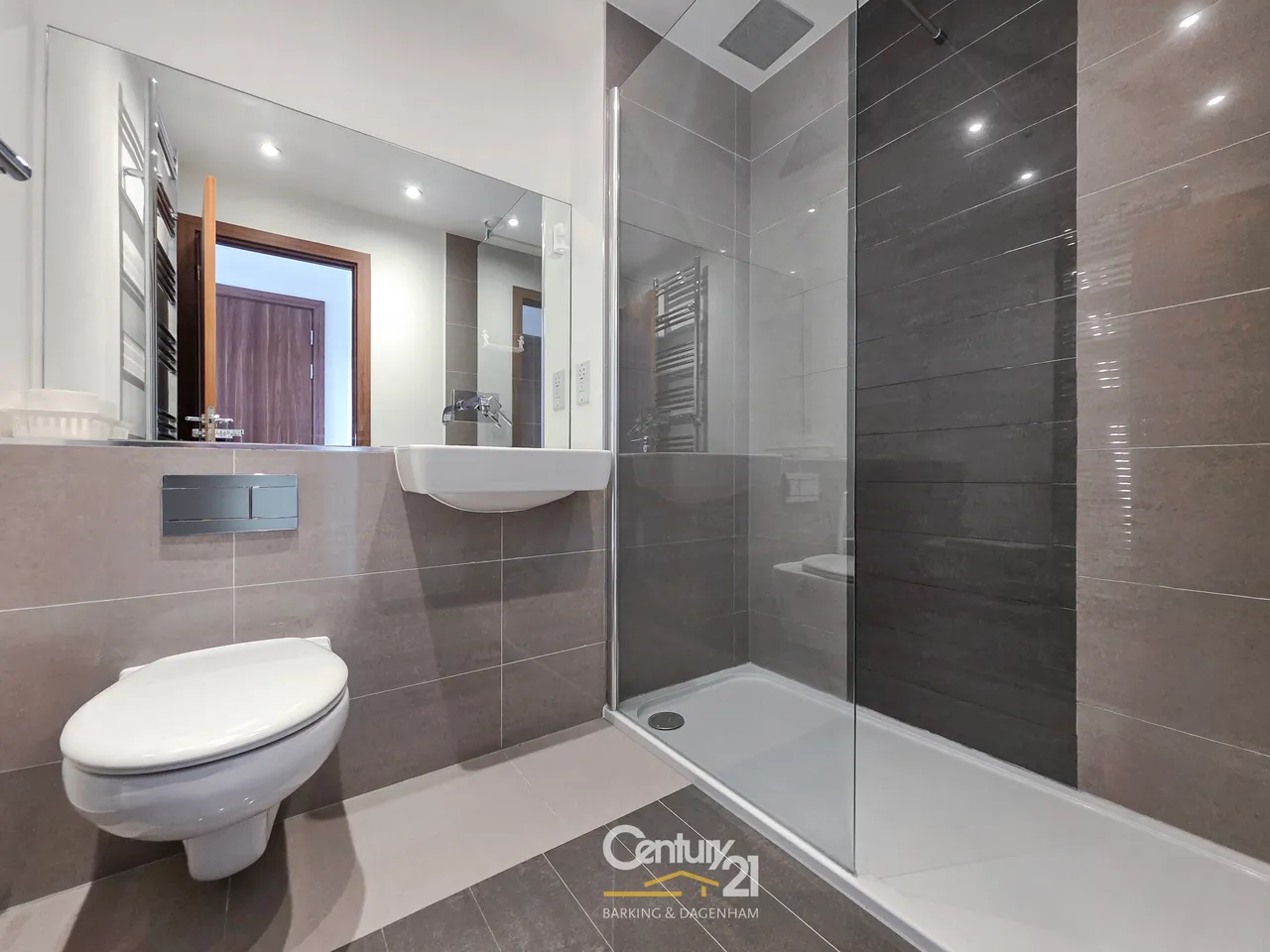 Coxfarm Court, Hornchurch, photo 6