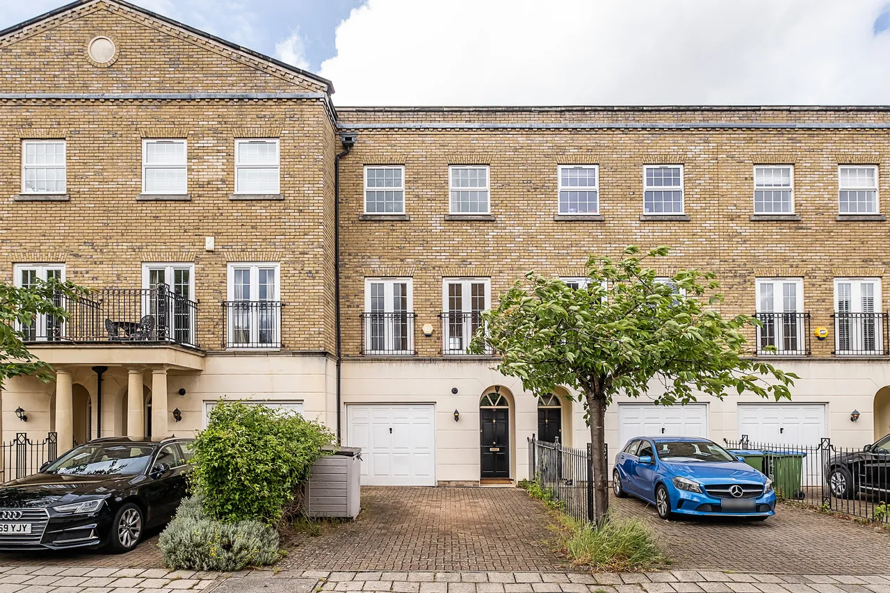 4 bed house for sale — Chadwick Place, Surbiton, KT6