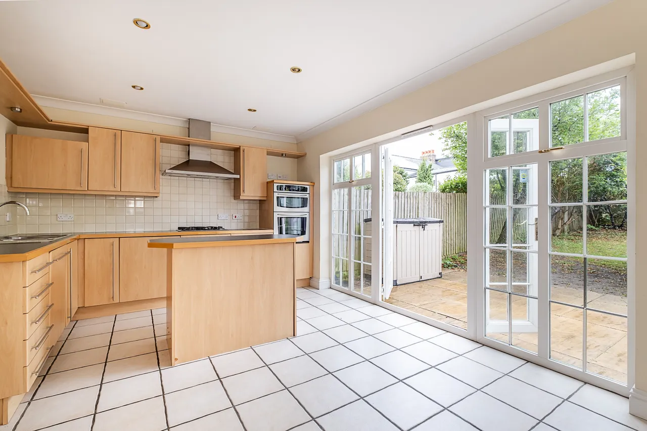 Chadwick Place, Surbiton, KT6, photo 2