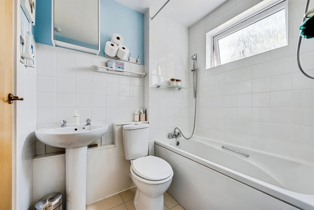 Glenmore Road, Carterton, photo 6