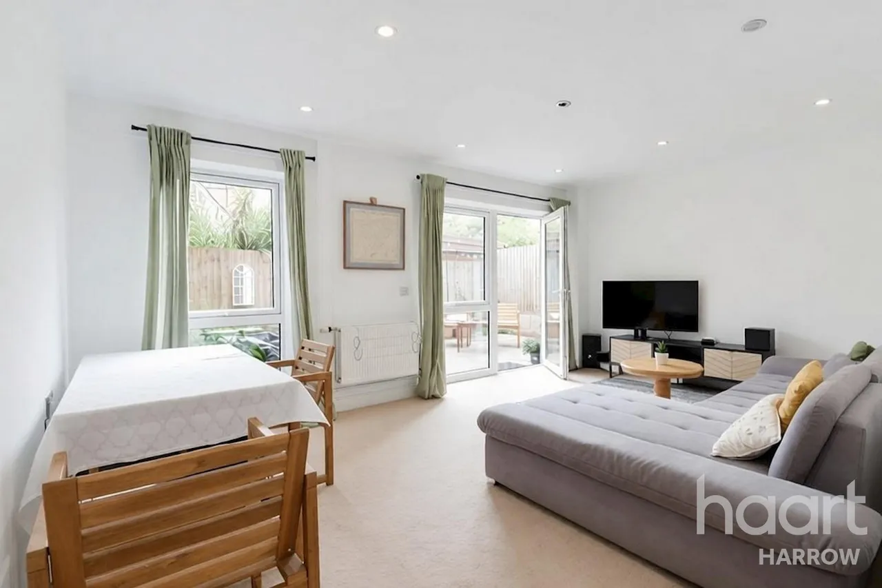 Juniper Close, Harrow, HA2, photo 2