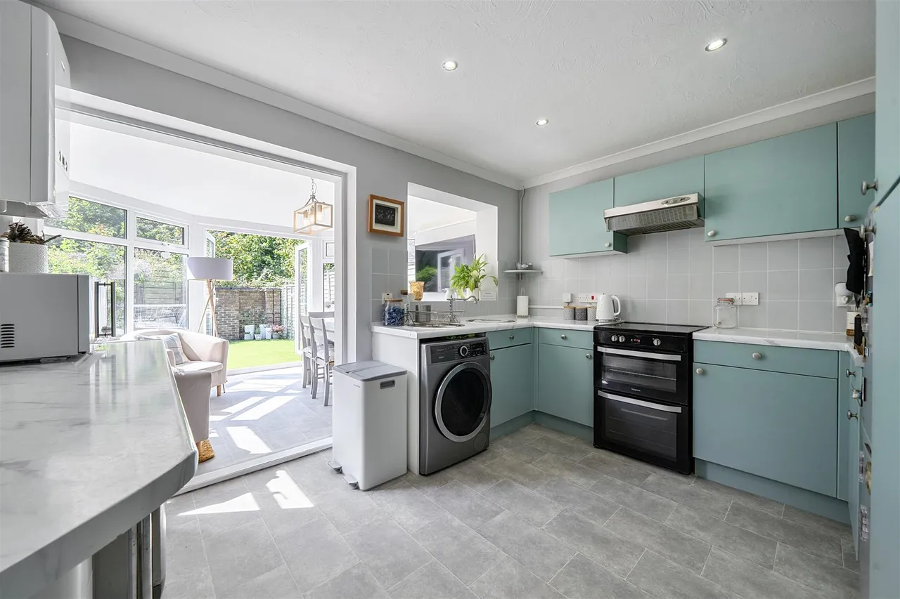 Albacore Avenue, Warsash, photo 5