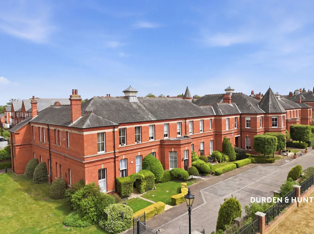 2 bed flat for sale, Richmond Drive, Woodford Green, IG8