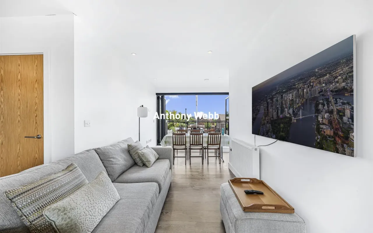 2 bed flat for sale — Belgrave Close, Oakwood, N14