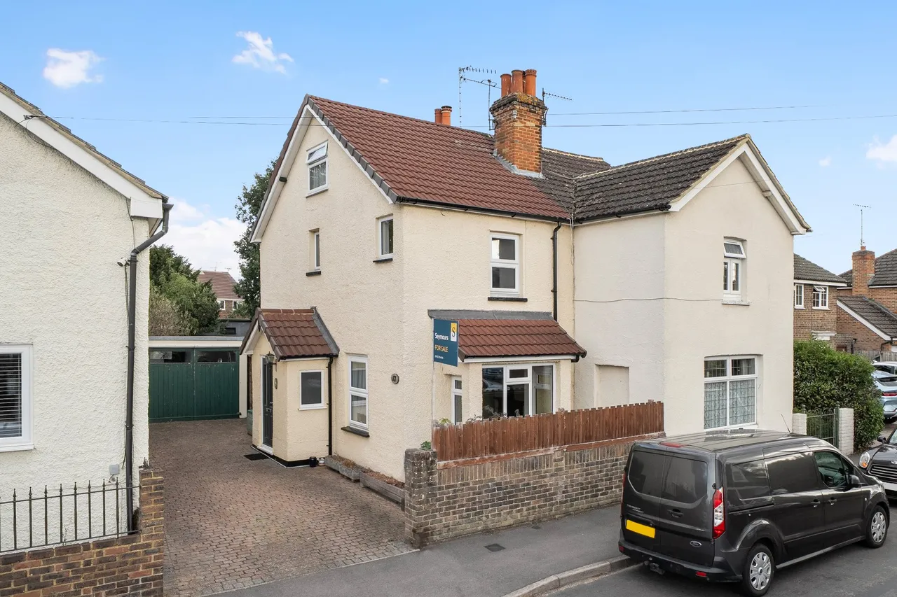 3 bed house for sale, Church Road, Byfleet, KT14