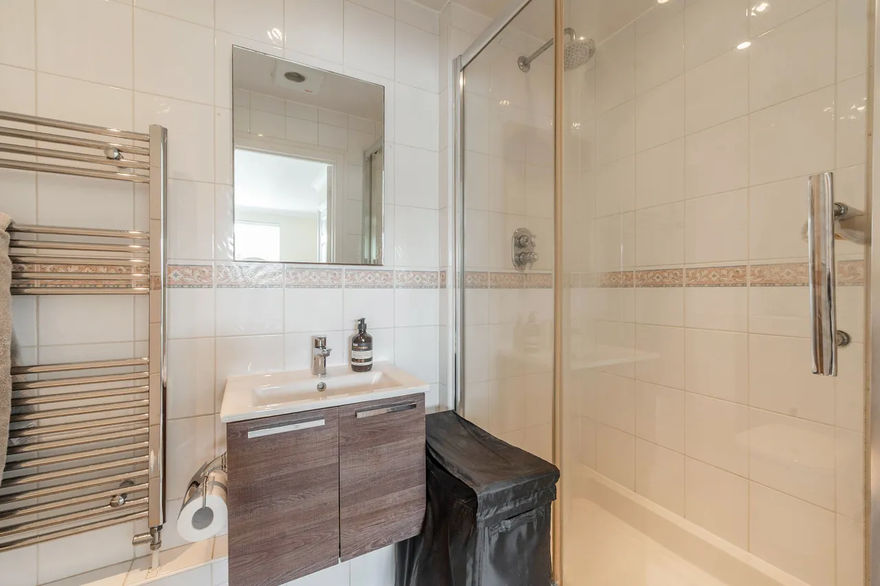 1 Hanover Court, 432 Uxbridge Road, Pinner, photo 7