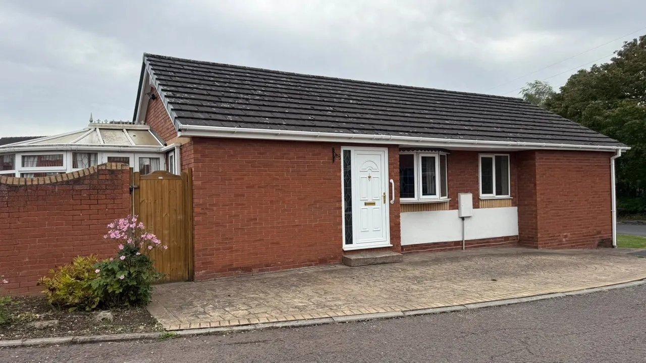 3 bed house for sale — Clifton Avenue, Stanley, Wakefield, West Yorkshire, WF3